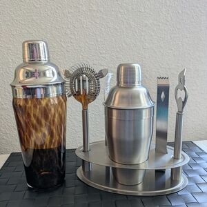 Stainless Steel Cocktail Shaker Set w/Amber Glass Shaker & Festive Ice Trays 🍸
